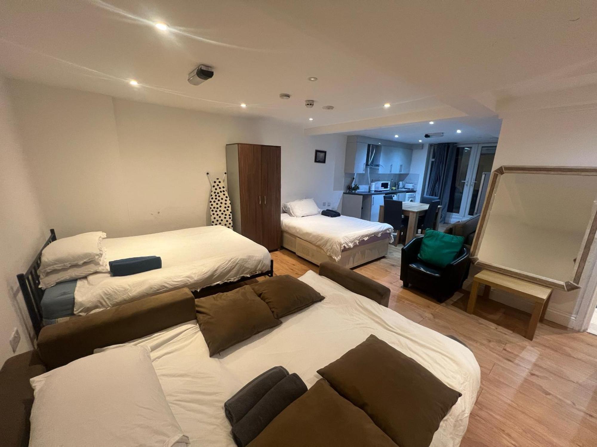 Large Flat Uxbridge Road * London